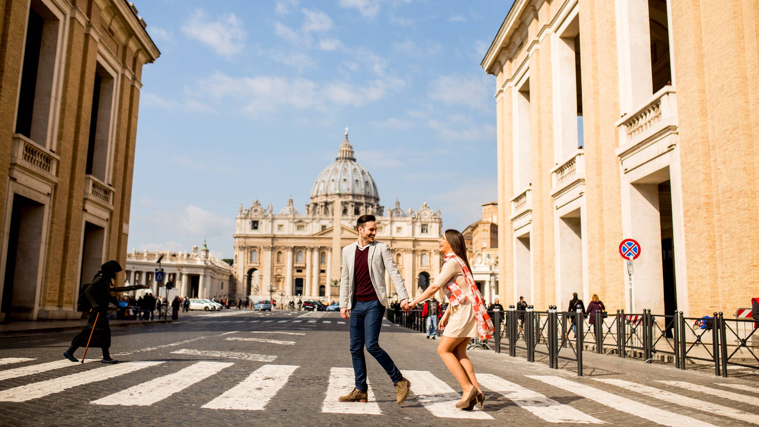 gruppo-rhome-rooftop-st-peter-roma-sfondo-coppia